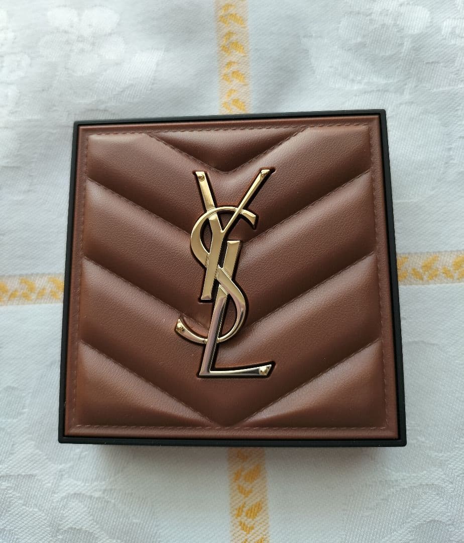 【新品未使用】イヴ・サンローラン　オールアワーズハイパーブロンザー02フランス製 オールアワーズ ハイパーブロンザー(01):イヴ・サンローラン(Yves