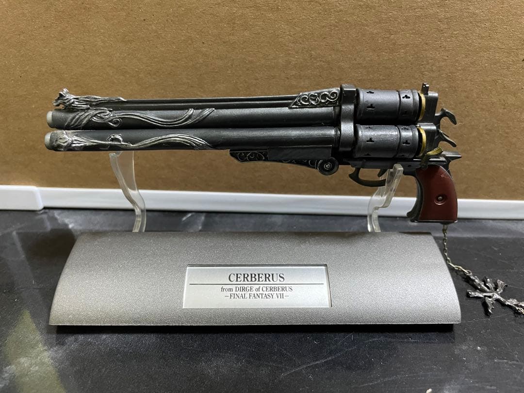 トイガン FINAL FANTASY VII CERBERUS Dirge of Cerberus Final Fantasy VII Vincent Valentine Play Arts Kai Ac