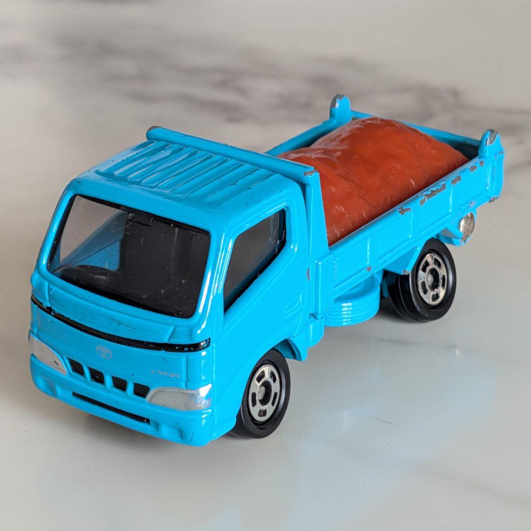 トミカ トヨタ ダイナ ダンプ ダンプカー 水色 はたらくトミカ