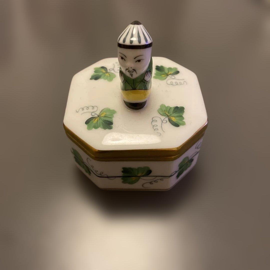 HEREND / ヘレンド 八角形小物入れ（人物つまみ） ヘレンド(Herend) ハート形小物入れ(L)(高さ:11.5cm)薔薇と枝飾り ア