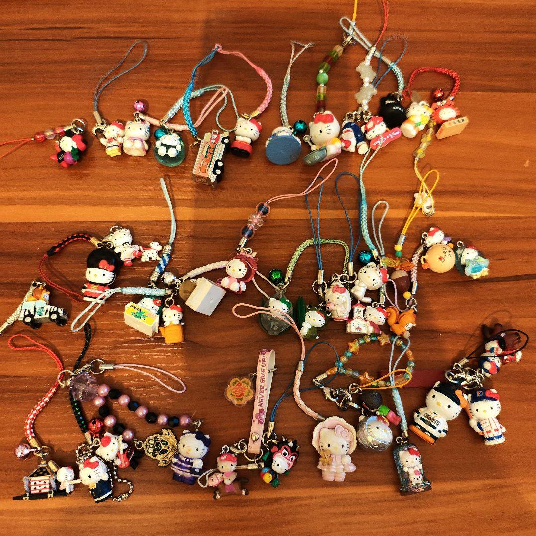 公*o様 ハローキティご当地ストラップセット 約140個まとめ売り - 公*o