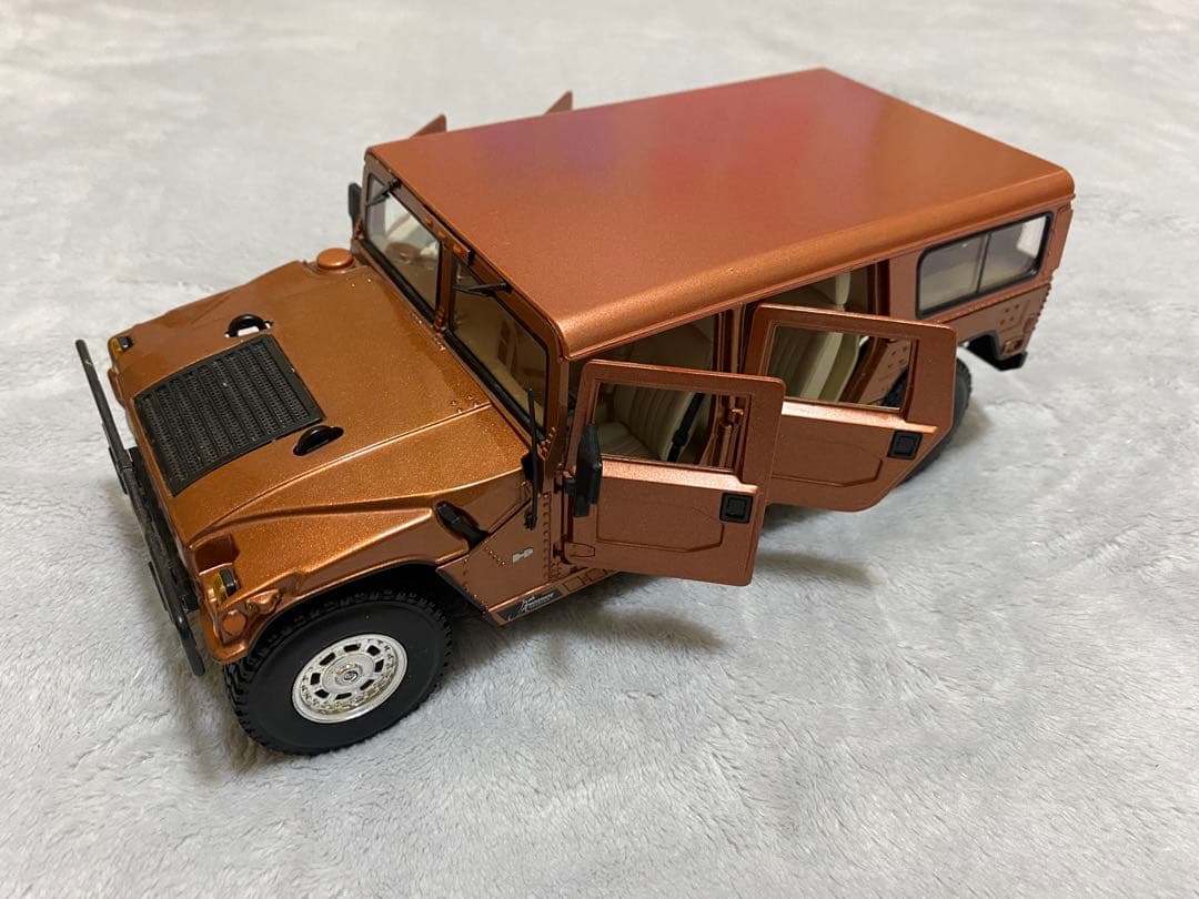 ミニカー Maisto HUMMER 1/18