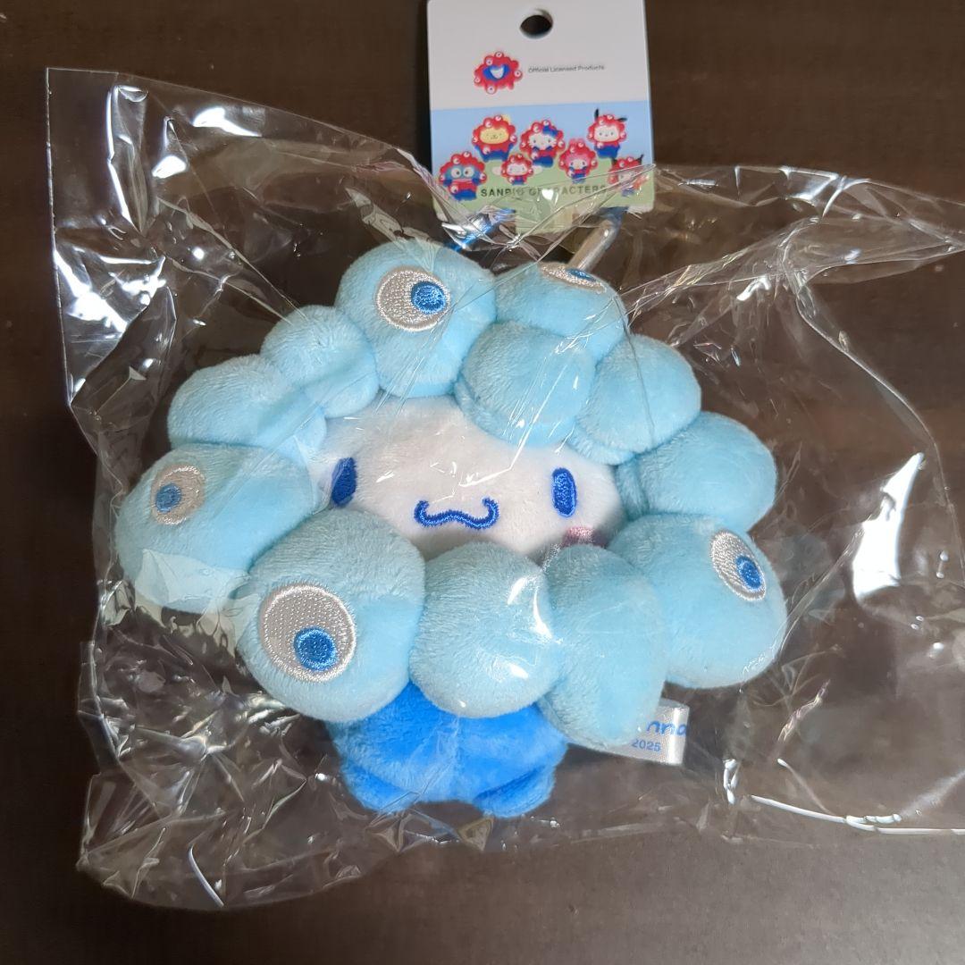 いちご　シナモンさん専用　カラビナ　カラー　黒ミャクミャクシナモンロール