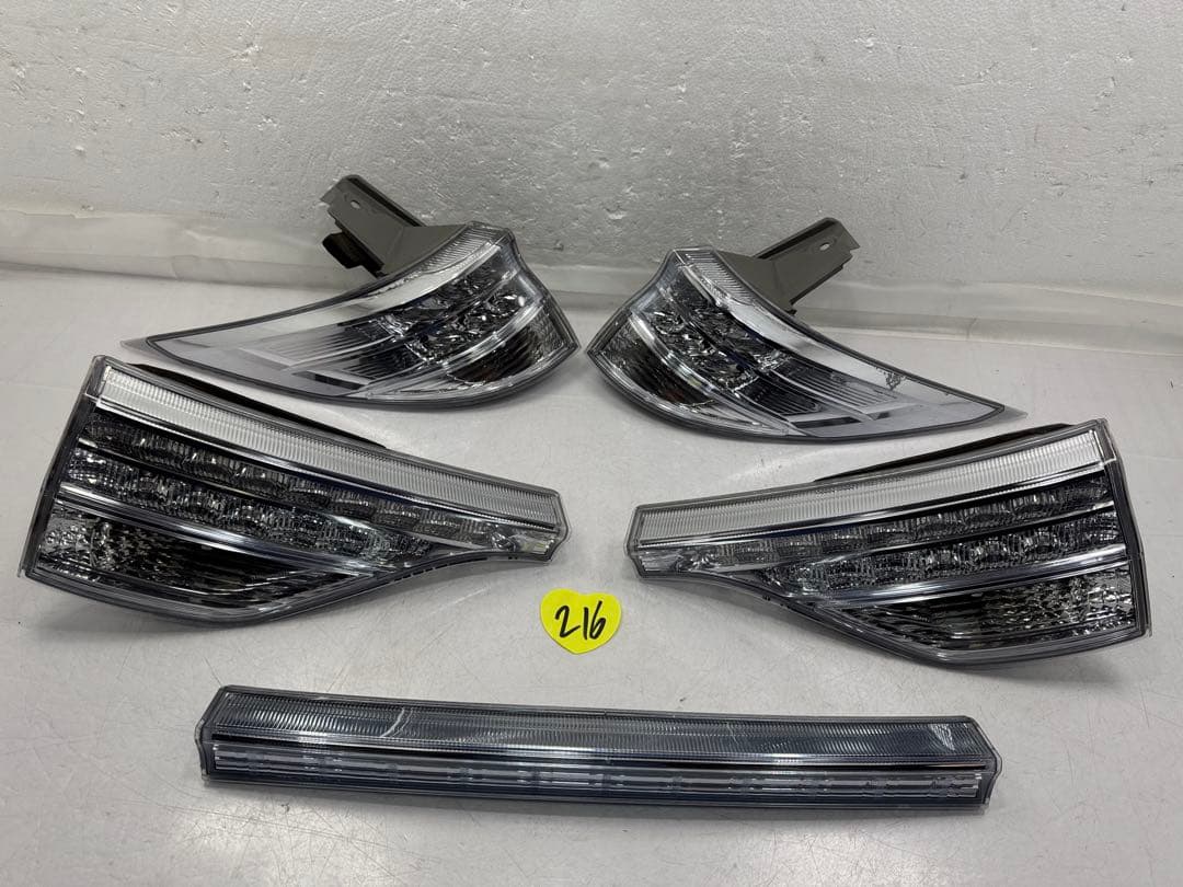 エスティマ[AHR20W 後期]クリア ブレーキランプ左右テールライト