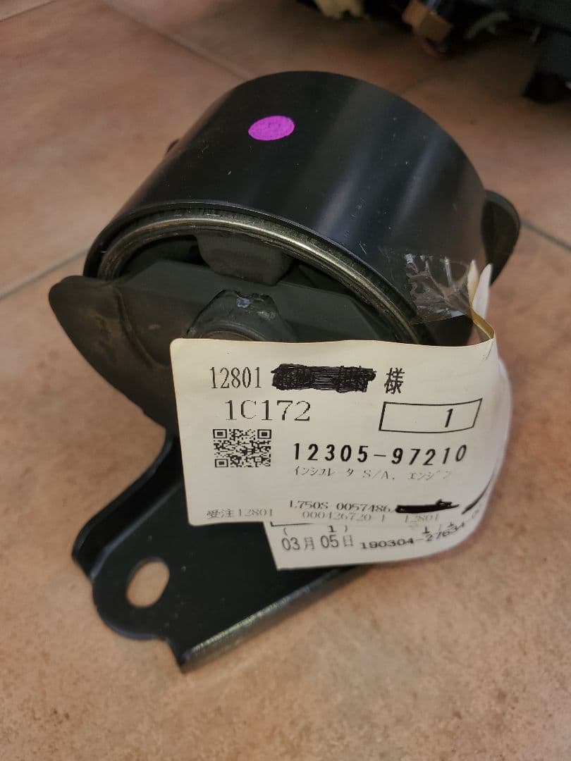 ダイハツ純正品　ネイキッド　ムーヴ等 エンジンマウント 12305-97210 ダイハツ純正品 ネイキッド ムーヴ等 エンジンマウント 12305-97210