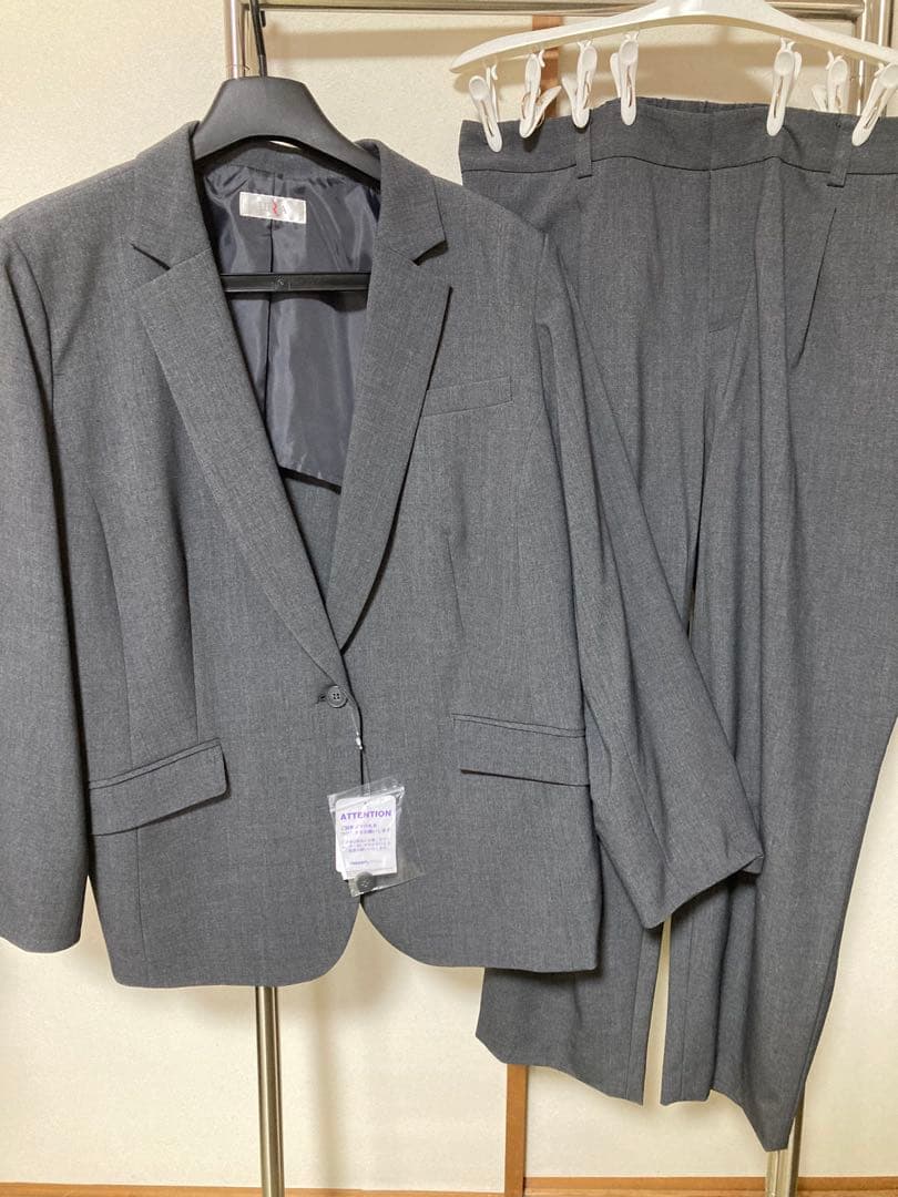 大きいサイズ　パンツスーツ　グレー　5L