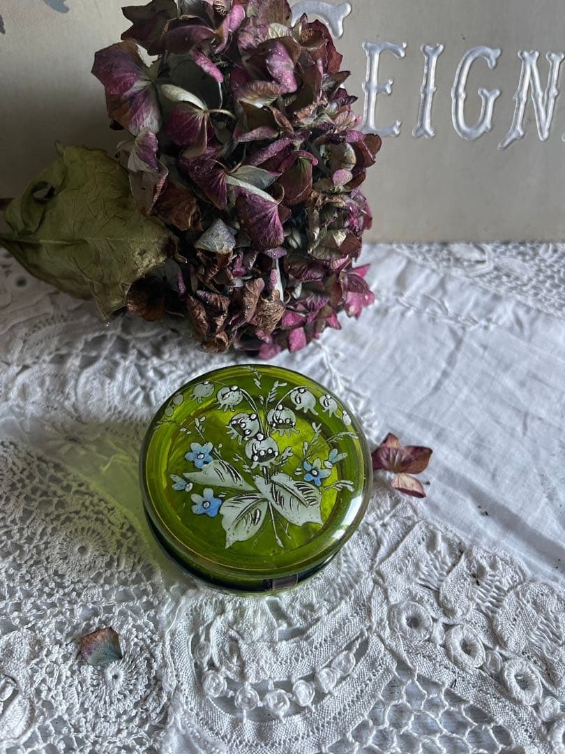 【お66】12 フランス　アンティーク　すずらん　鈴蘭　ガラス　小物入れ IwaiLoft 幸せ運ぶ 鈴蘭 ガラス スズラン ガラス細工 置物 がらす