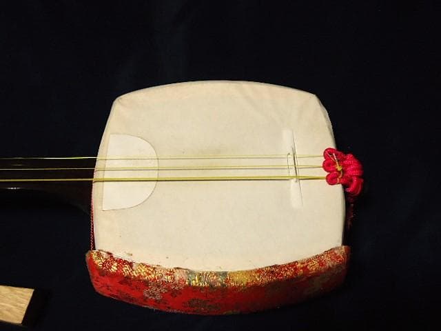 三味線本体 ケースなし　バチ付き　胴のやぶれ無し