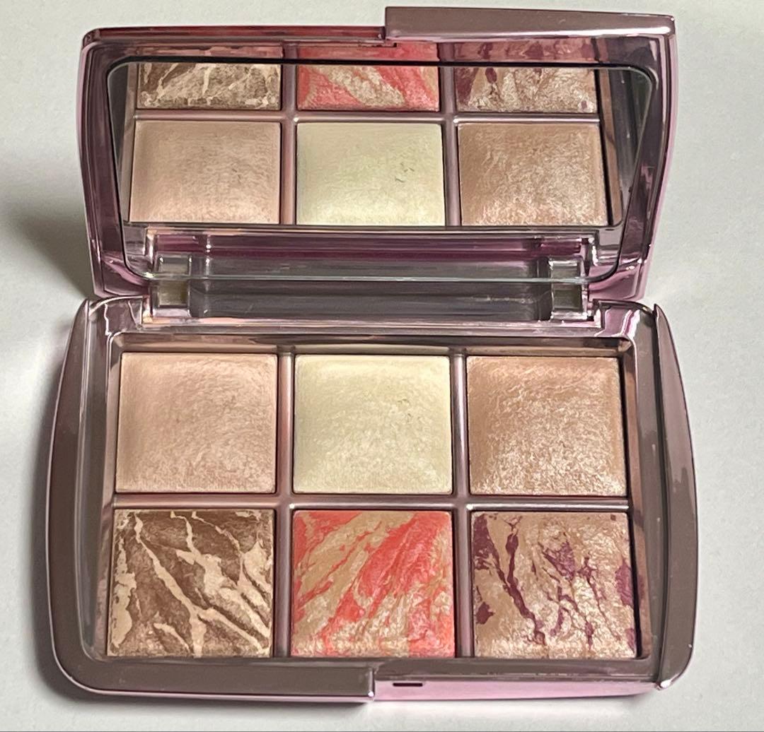 フェイスパウダー Hourglass Ambient Lighting Edit Volume 4