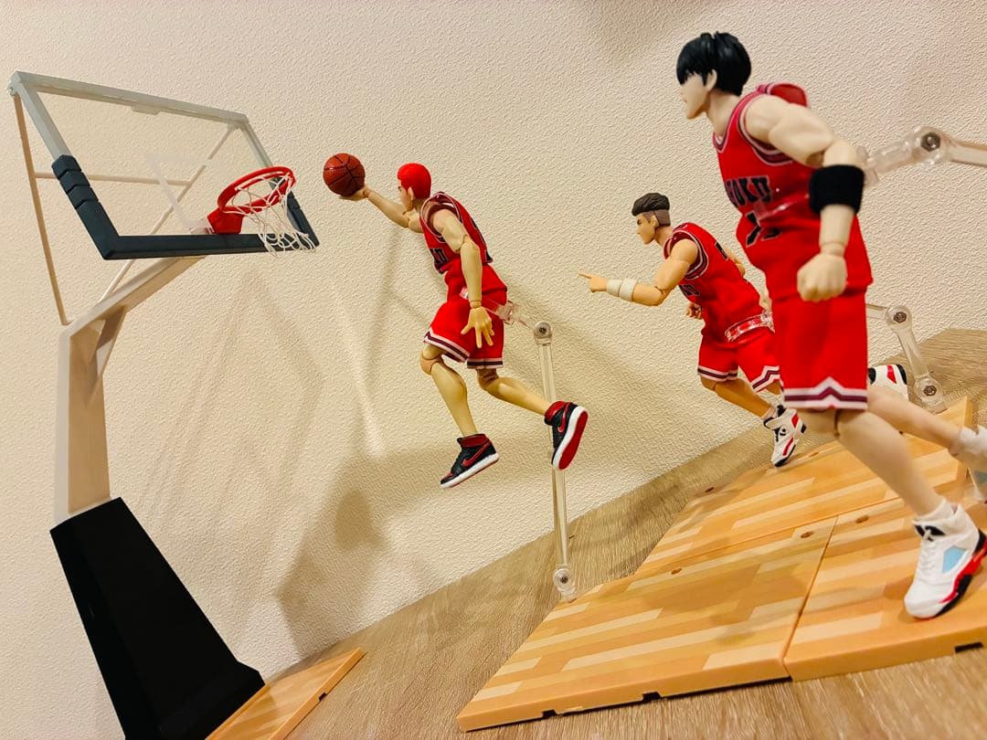 スラムダンク　可動フィギュア　 湘北メンバー3体+バスケットゴールセット