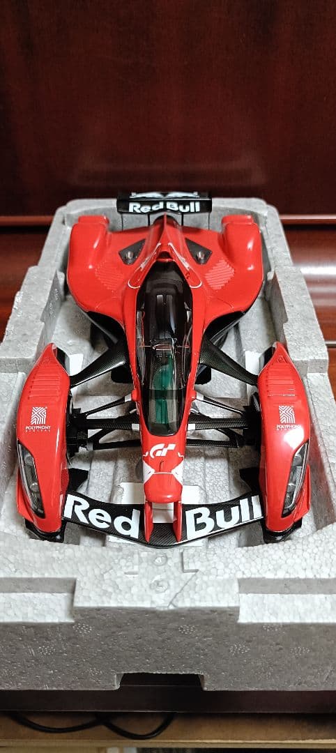 ミニカー AUTOart 1/18 RedBull X2010 signature