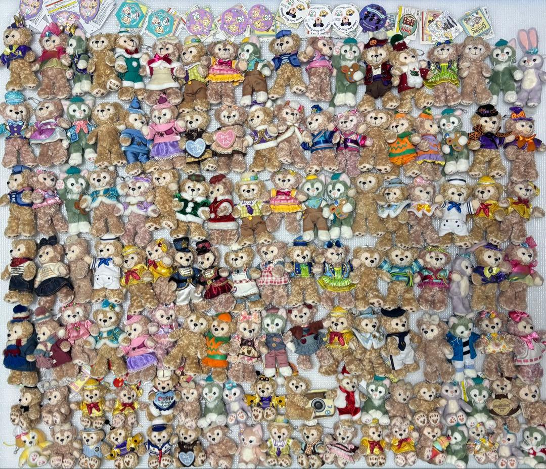 最終値下新品タグ付&美品多数ダッフィーぬいばぬいぐるみバッヂストラップ126点