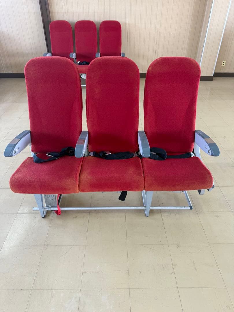 観光専門学校使用品　飛行機　旅客機　椅子　実習用④ 車椅子利用者のアクセシビリティを向上させる脱着可能な航空機座席の