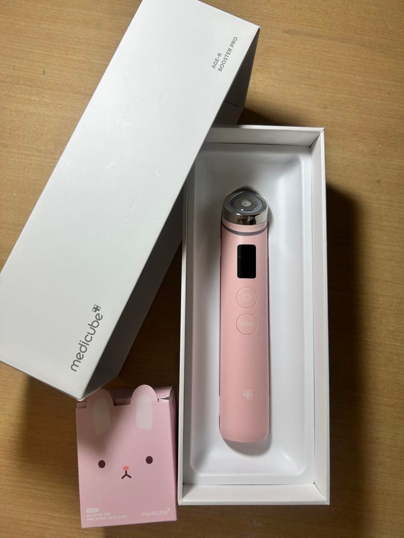 【美品】即購入可 madicube 美顔器 ピンク 韓国No.1美顔器ブランドmedicube（メディキューブ）より目元を集中的に