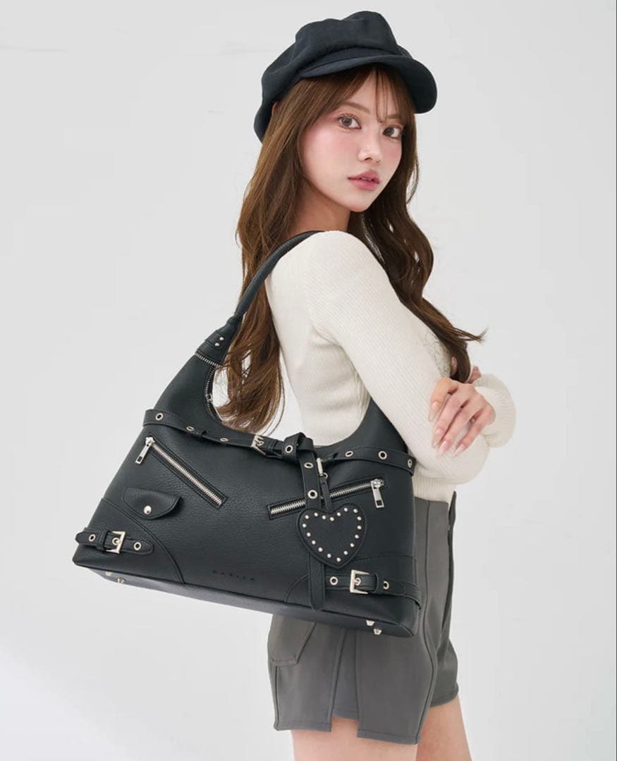 ダーリッチ スタッズレザーベルトデザインマキシバッグ - メルカリ