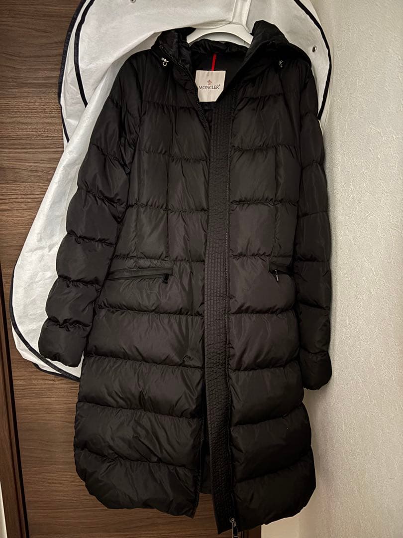 モンクレールダウンAvocette 日本橋三越モンクレールで購入　ハンガーと袋付