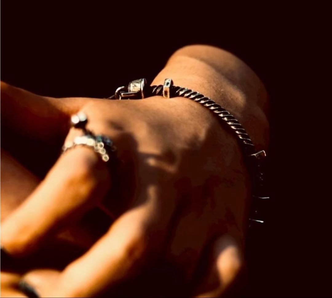 再販無し】VAINON Bolt Bracelet - メルカリ