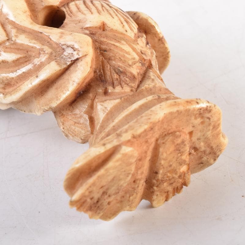 時代提げ物 獣骨製 人物像 根付 置物 V 6977 - メルカリ