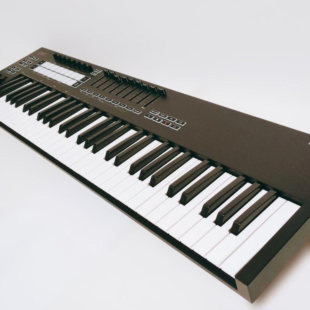 Novationノベーション Launchkey61 MK3 MIDIキーボード Amazon.com: Novation Launchkey 61 [MK3] MIDI Keyboard Controller