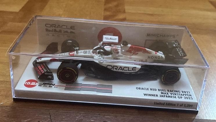 ミニチャンプス 1/43 レッドブル RB21 フェルスタッペン 日本 2025