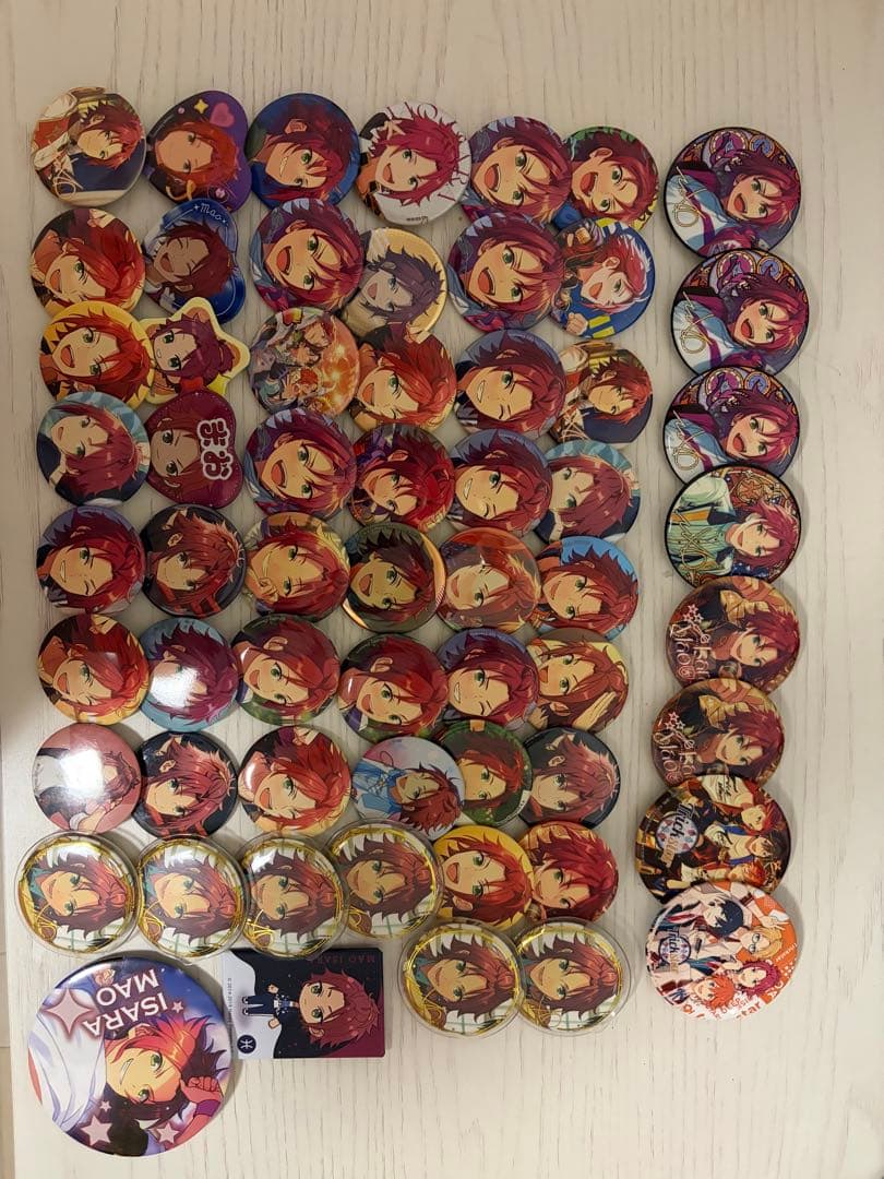 衣更真緒 缶バッジ カード - メルカリ