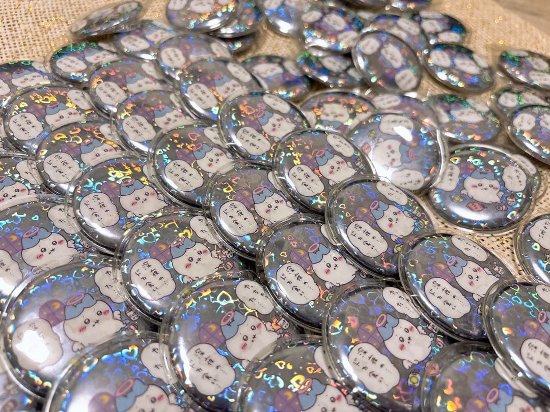 ちいかわ てんし あくま ホログラム 缶バッジ ハチワレ 深夜のドカ食い