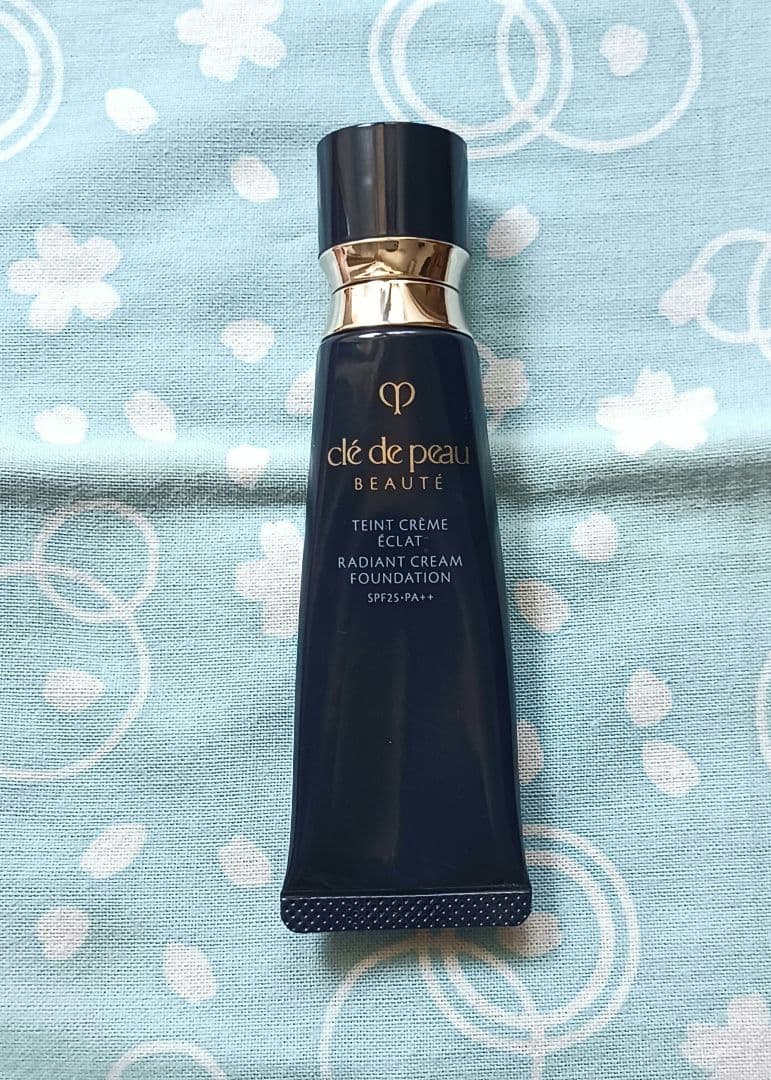 クレ・ド・ポーボーテ タンクレームエクラn オークル10