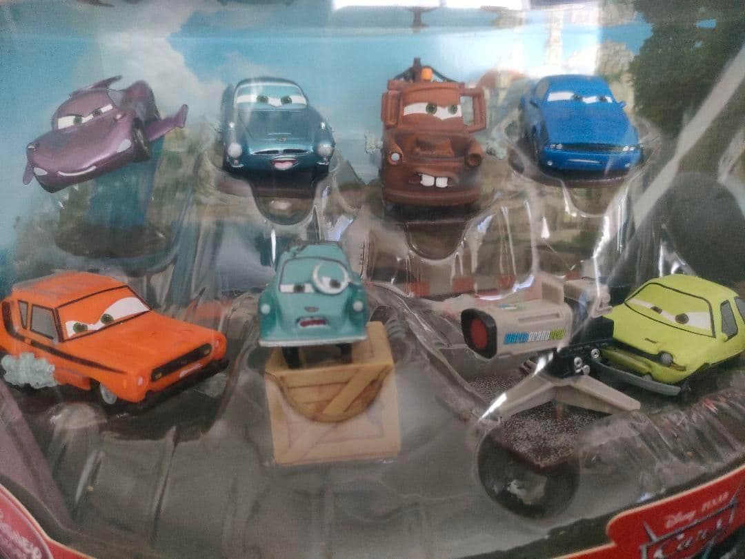 新品未開封 】販売終了品 ディズニー カーズ2 デラックスフィギュア