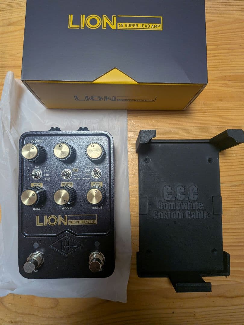 UAFX Lion 専用固定器付き