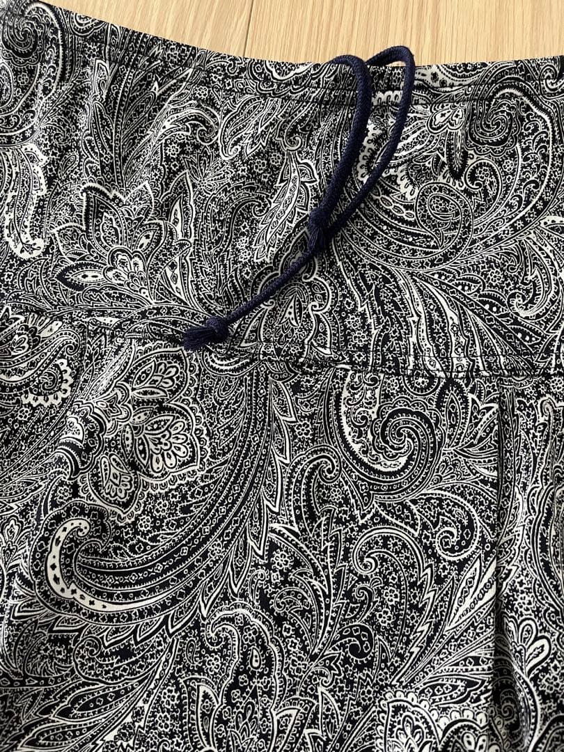 L'oetufルフ ネイビーラインストーンシャツペイズリー柄スコート