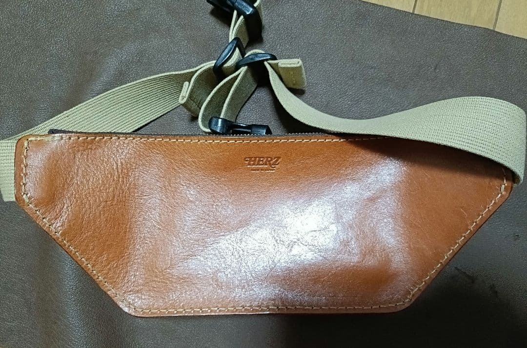 HERZ ヘルツ 羽付きウエストバッグ F-45 未使用品 定価27,500円 - メルカリ