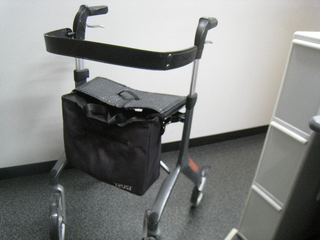 トラストケアウォーカー レッツフライ 歩行車 シルバーカー 竹虎
