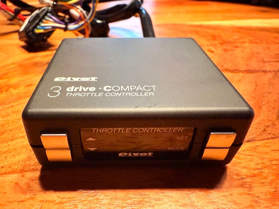 PIVOT スロットルコントローラー 3-drive Compact150プラド