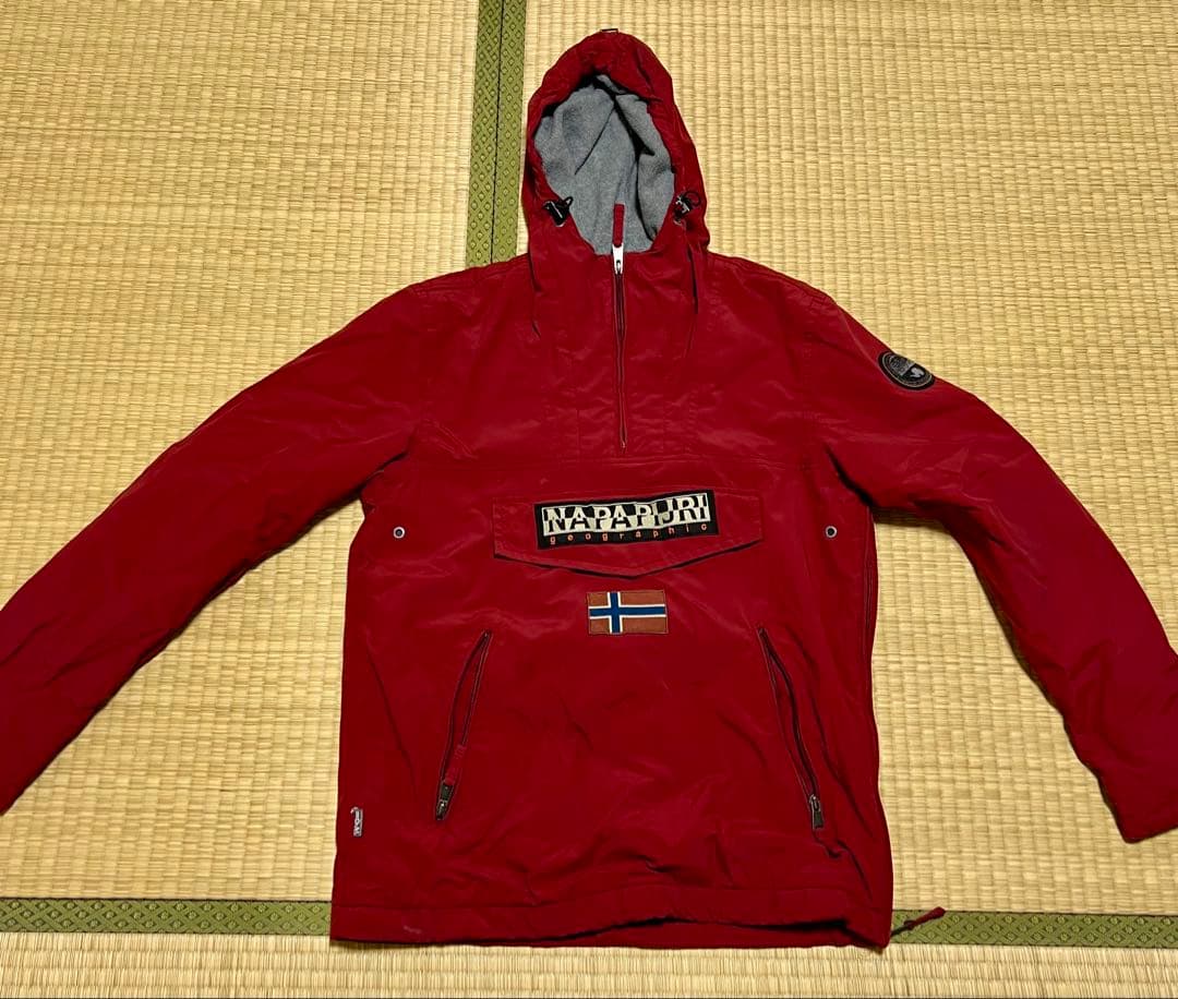 NAPAPIJRI レッド マウンテンパーカー