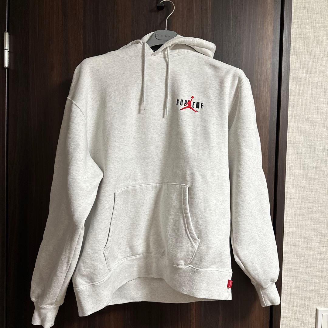 ジョーダン　supreme コラボフーディ