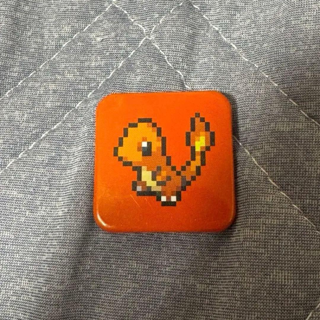 ポケモン ヒトカゲ ドット絵 スクエア缶バッジ - メルカリ