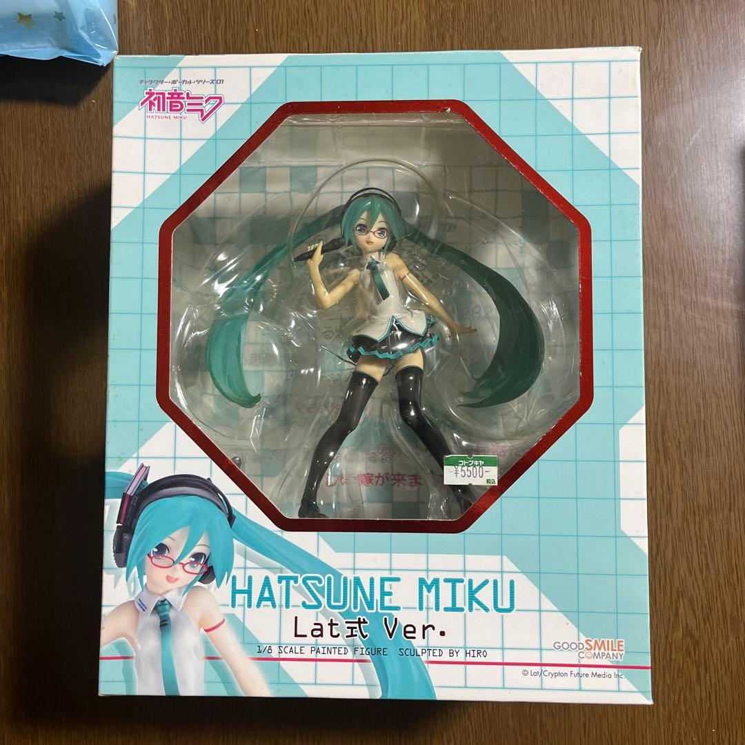 Lat式初音ミク　フィギュア【中古】 Amazon.co.jp: 初音ミク Lat式Ver. (1/8スケール PVC塗装済み完成品
