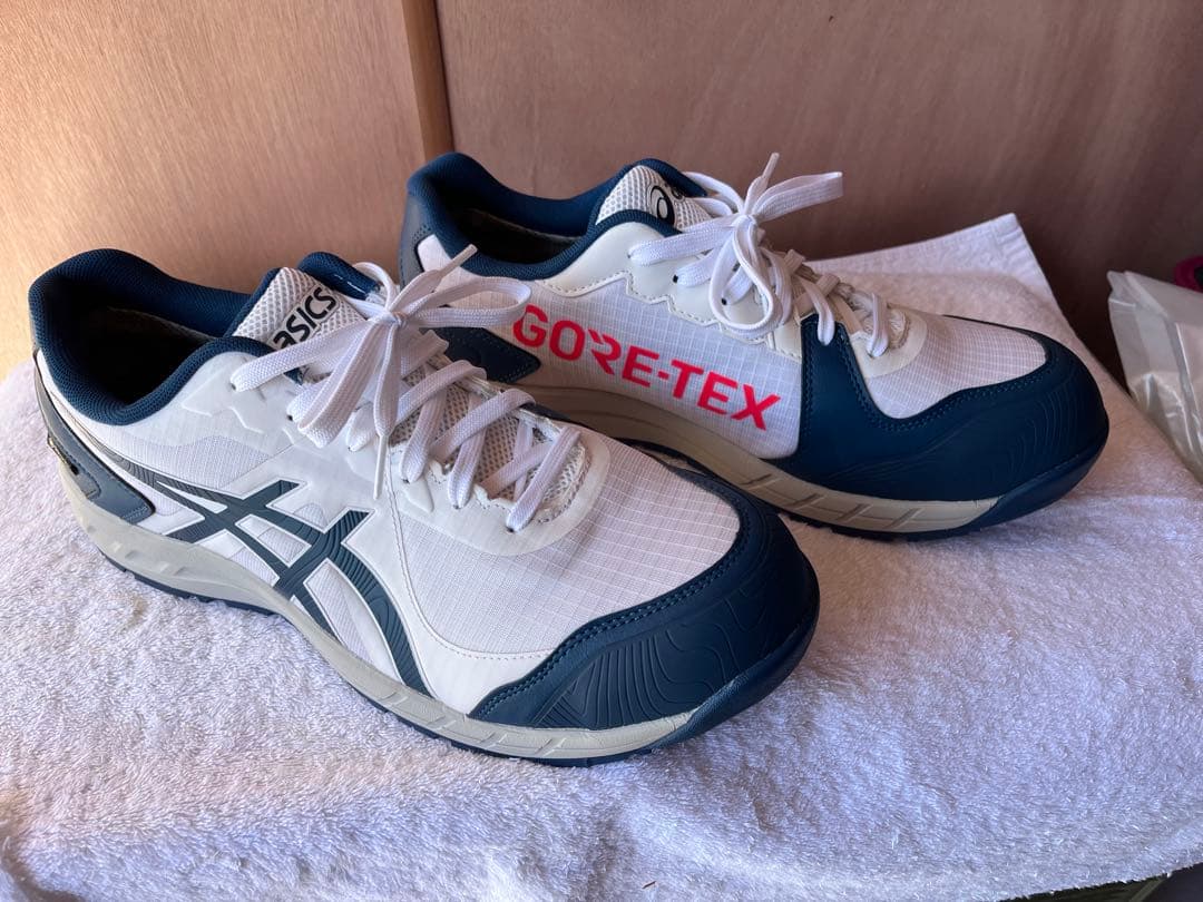ASICS GORE-TEX 安全靴 ホワイト/ネイビー　27.5センチ未使用
