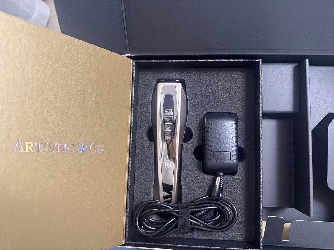 ARTISTIC & CO. 美顔器 コードレス