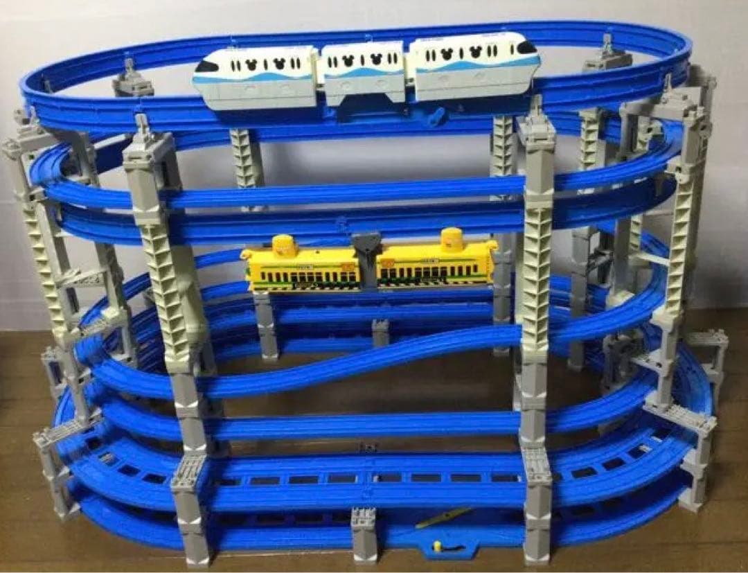 プラレール線路 豪華複線レイアウト グレー色ブロック橋脚 7段