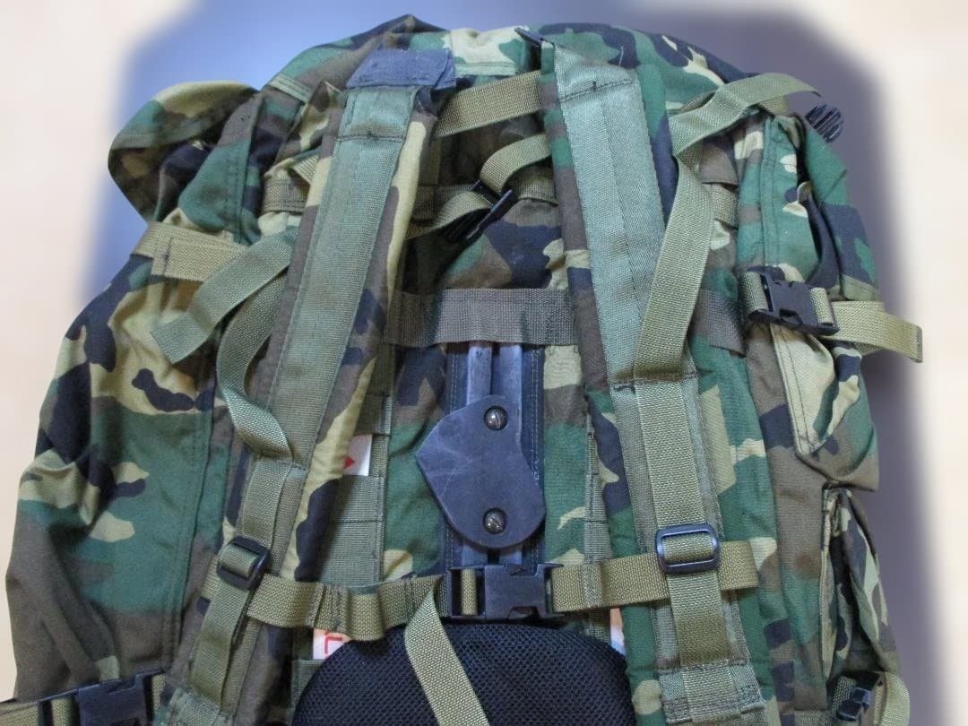 訳アリ品 未使用 米軍放出品 CFP-90 インターナルフレームバックパック
