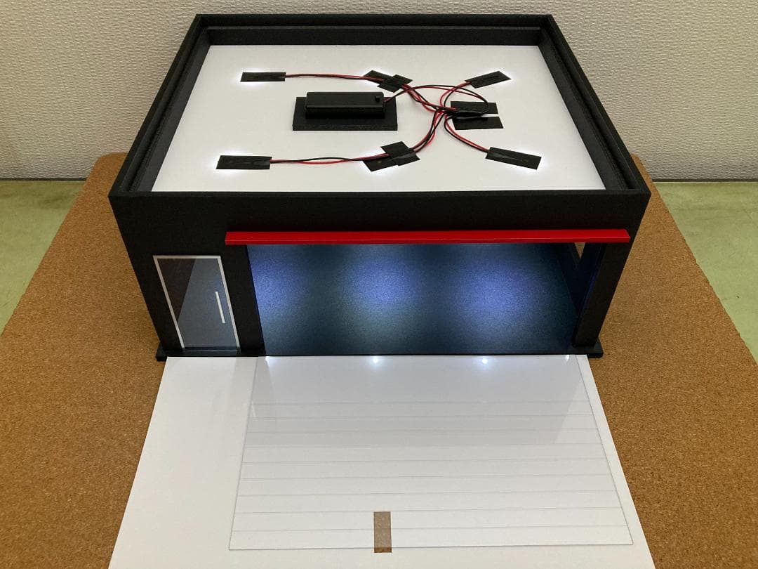 ミニカー用ジオラマ：1/18 ショールームタイプガレージ／車＆バイク