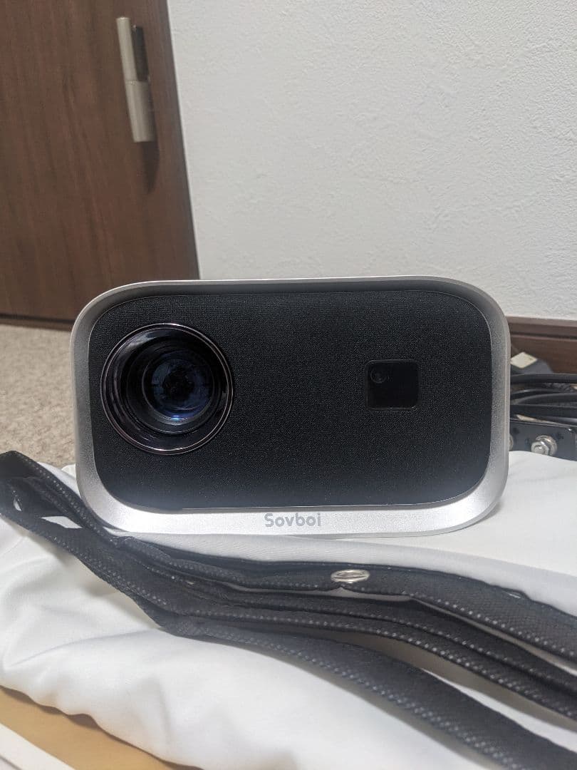 Sovboi プロジェクター本体 リモコン付き - メルカリ