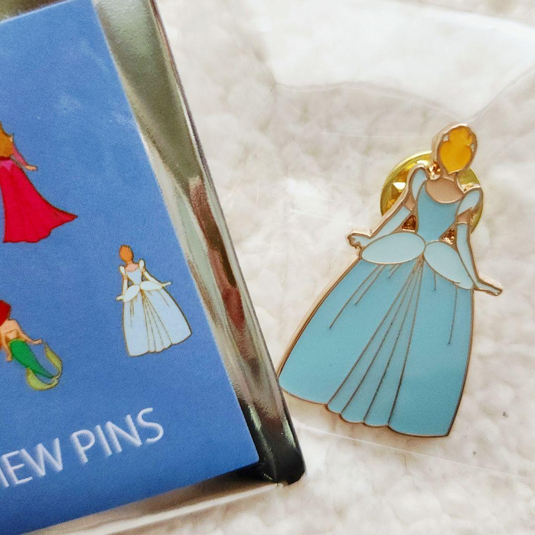 ディズニープリンセス100周年 限定ピンバッジ シンデレラ - メルカリ