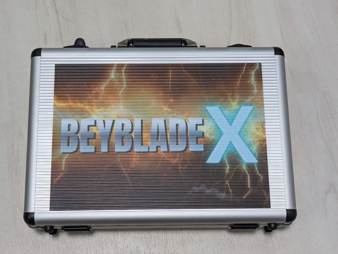 引退品　ベイブレードＸ メタルケース BX-25 ギアケース｜製品情報｜BEYBLADE X タカラトミー商品ページ
