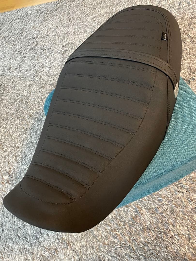 z900rs ローダウンシート　社外品