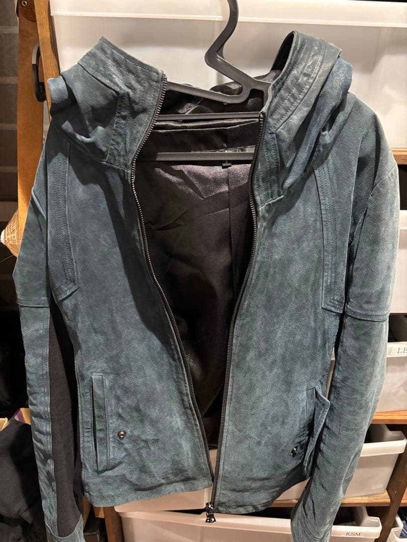 【no id.】ラムバフィングフーデッドブルゾン