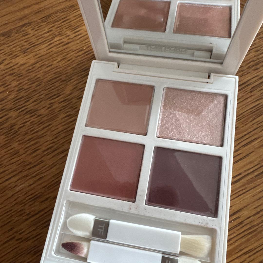 TOM FORD ソレイユアイ カラー クアッド 01SN シャレーミンク