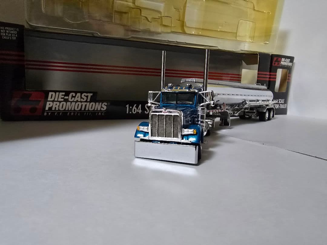 ミニカー DCP 1/64 CUSTOM Peterbilt379