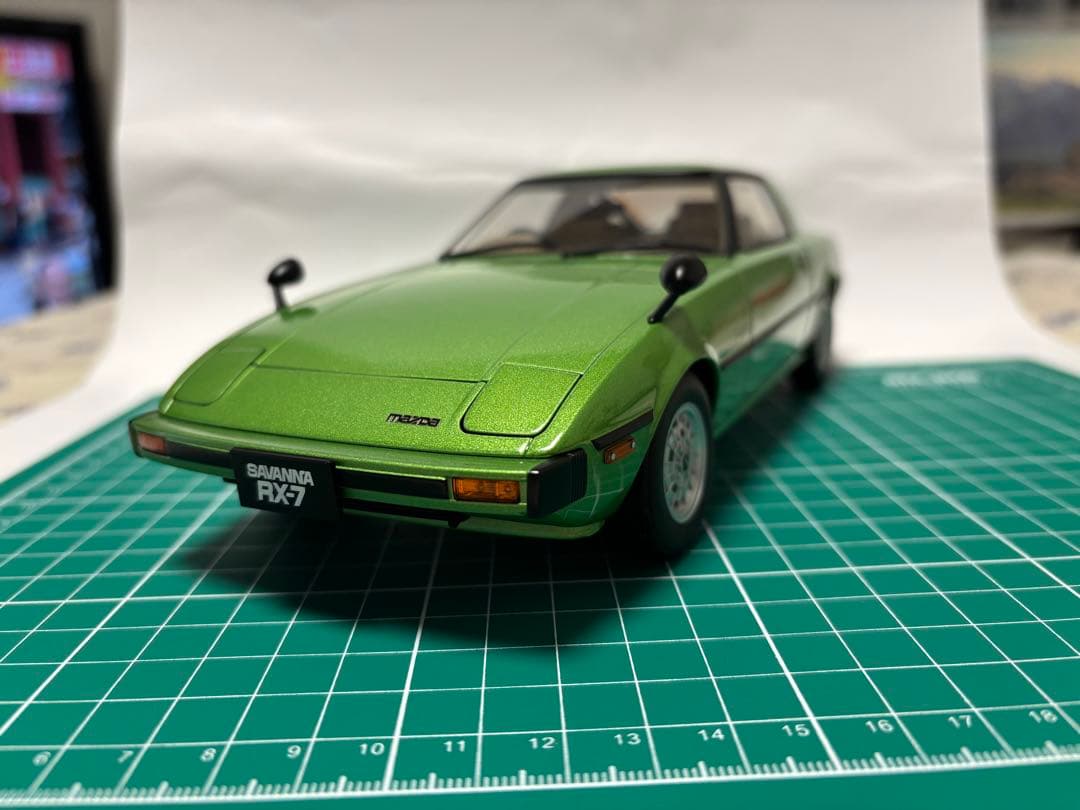オートアート1/18 マツダ サバンナRX-7(SA22C) - メルカリ
